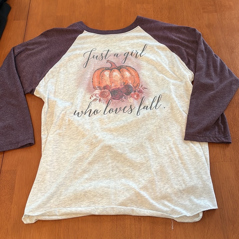 Quarter sleeve fall graphic tee